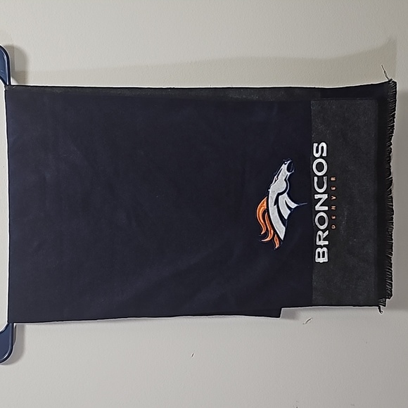 NFL Denver Broncos scarf never worn - Picture 2 of 4